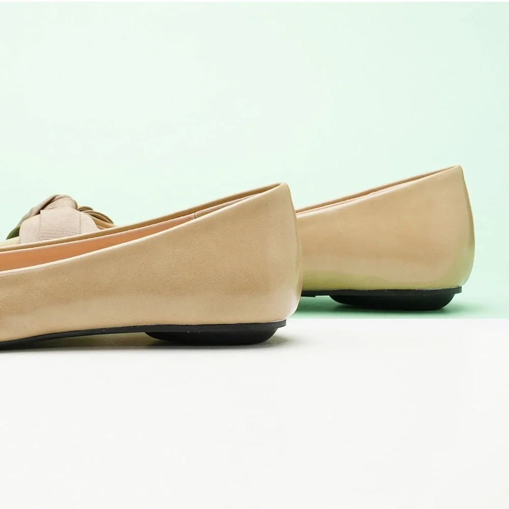 NWT C.Paravano Camel Pointed-Toe Flats with Bow‎ – Size 6.5